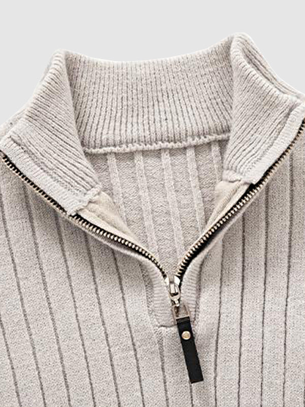 Herrenpullover mit Zopfmuster und Reißverschluss und Stehkragen