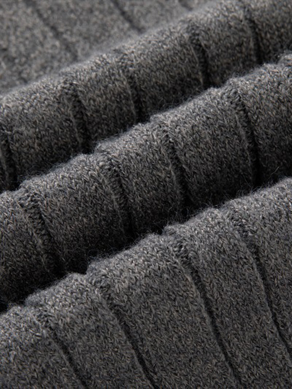 Lässiger Herrenpullover mit Zopfmuster, halbem Reißverschluss und Stehkragen