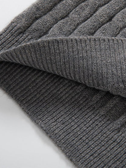 Lässiger Herrenpullover mit Zopfmuster, halbem Reißverschluss und Stehkragen