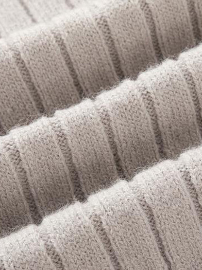 Herrenpullover mit Zopfmuster und Reißverschluss und Stehkragen