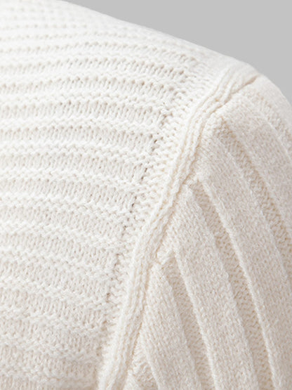 Herrenpullover mit geometrischem Twist und schmalem Stehkragen